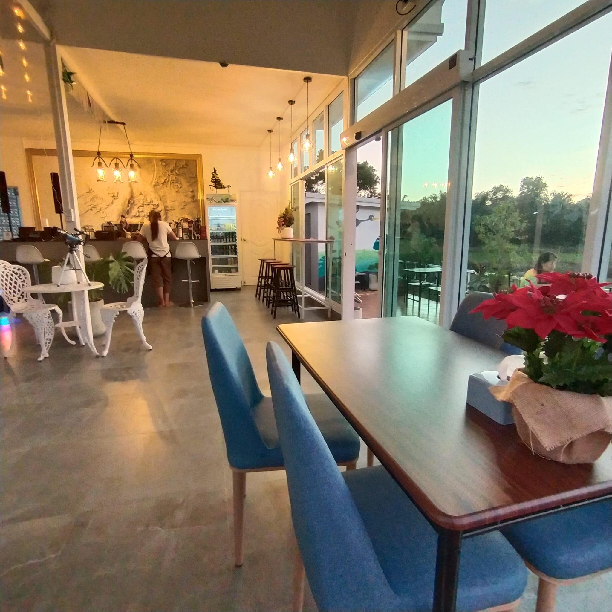 ขายบ้าน2ชั้นใกล้ทะเล และกิจการร้านอาหาร