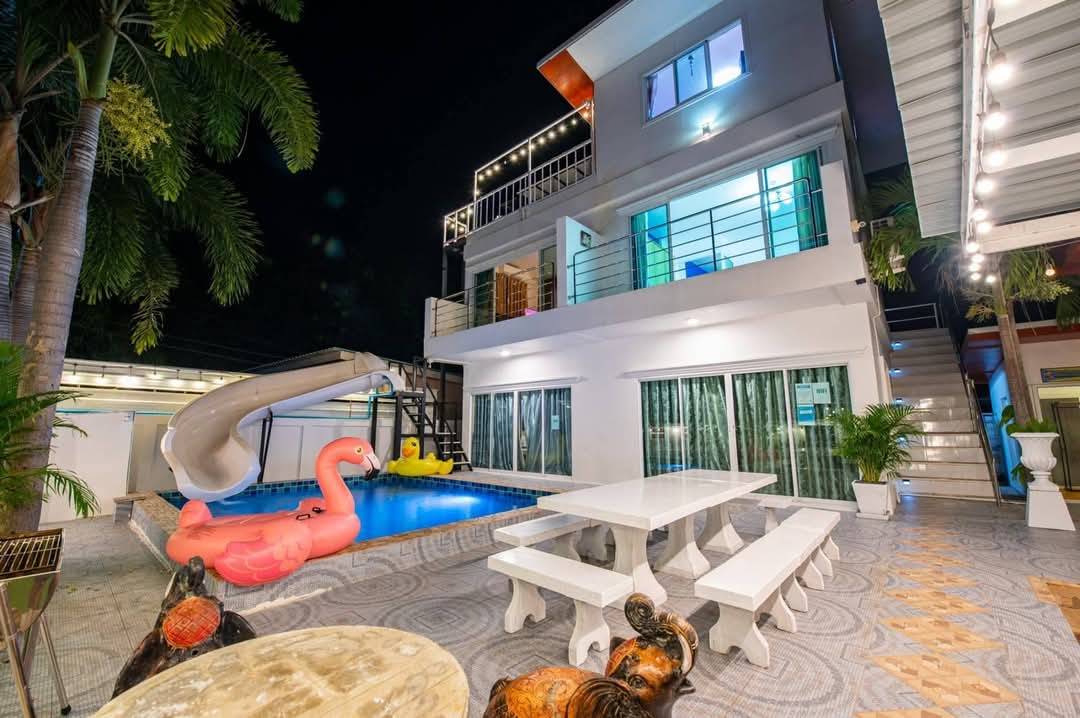 พูลวิลล่า 7ห้องนอน ใกล้ทะเลหาดแม่รำพึง ระยอง